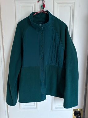 NWOT GAP Fit Women's Teal Quilted & Fleece Button Up Jacket